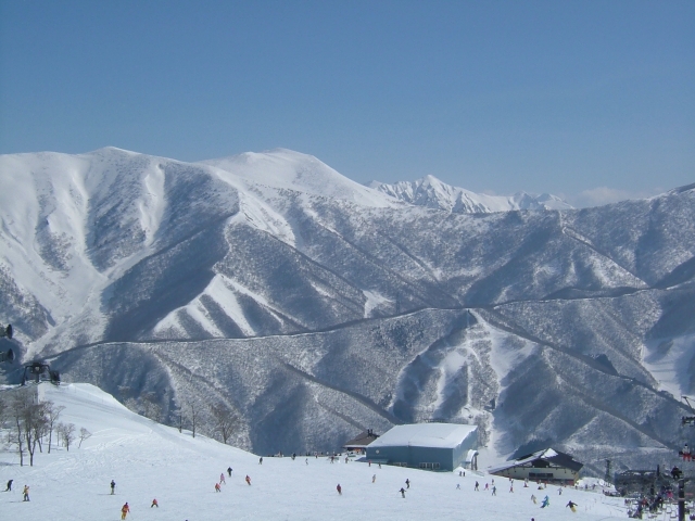 新潟県苗場スキー場リゾートのリゾートバイトで稼ぐ！